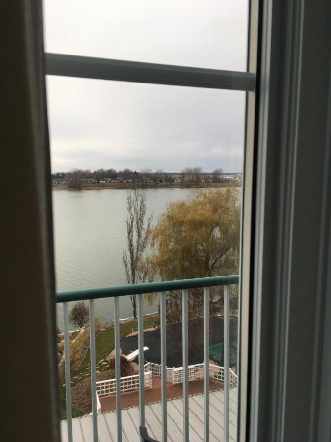 La Belle Aux Berges Bed & Breakfast Saint-Denis-sur-Richelieu ภายนอก รูปภาพ