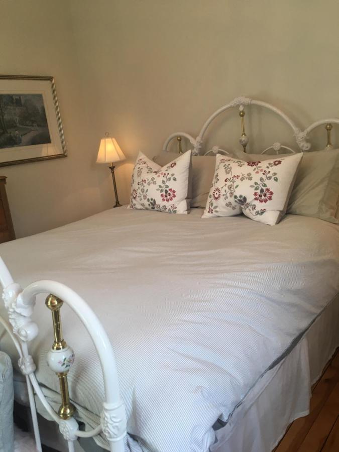 La Belle Aux Berges Bed & Breakfast Saint-Denis-sur-Richelieu ภายนอก รูปภาพ