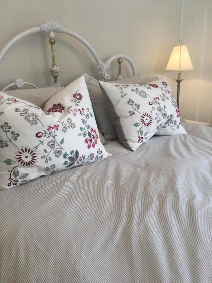 La Belle Aux Berges Bed & Breakfast Saint-Denis-sur-Richelieu ภายนอก รูปภาพ