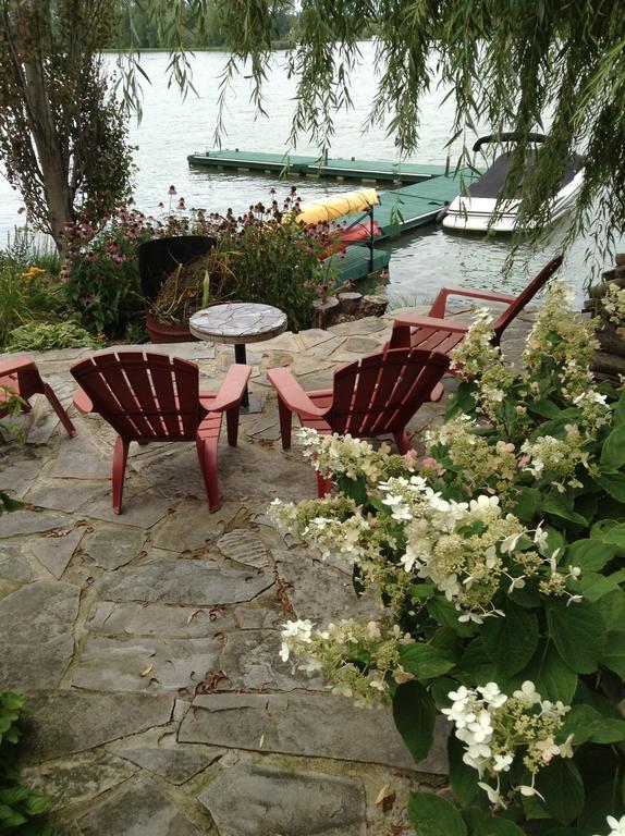 La Belle Aux Berges Bed & Breakfast Saint-Denis-sur-Richelieu ภายนอก รูปภาพ