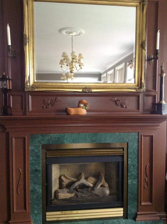 La Belle Aux Berges Bed & Breakfast Saint-Denis-sur-Richelieu ภายนอก รูปภาพ
