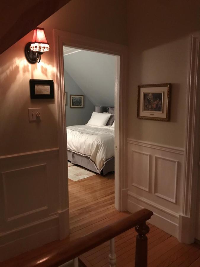 La Belle Aux Berges Bed & Breakfast Saint-Denis-sur-Richelieu ภายนอก รูปภาพ